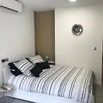 Studette De 17m2 Avec Parking Prive Gratuit Climatisation Et Petite Cuisine