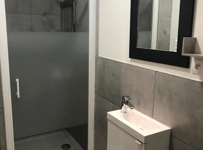 Πανσιόν Studette De 17m2 Avec Parking Prive Gratuit Climatisation Et Petite Cuisine 4*